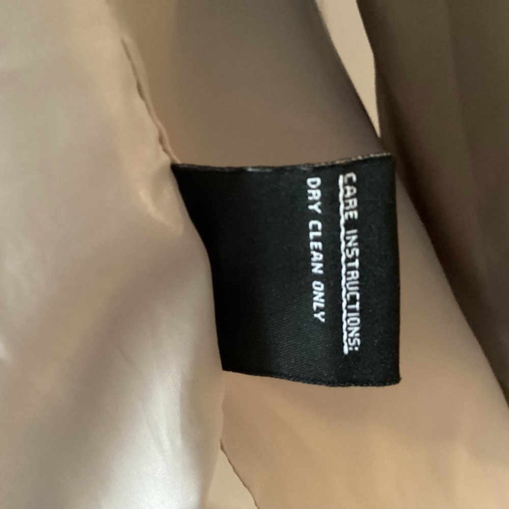 Jones New York princess cut back/cuff belt lined concealed button rain trench M - Picture 11 of 12